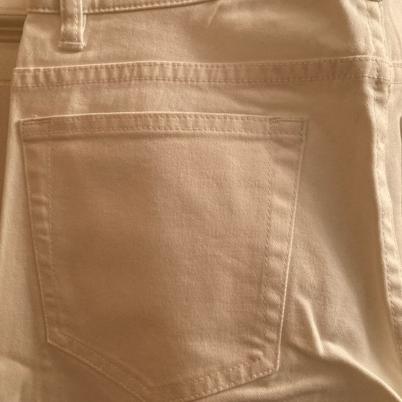 New Women white Levi jeans. - Picture 4 of 8